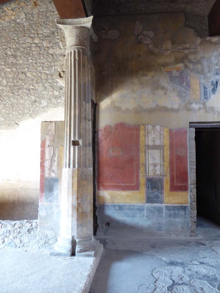 I.10.4 Pompeii. September 2017. 
Room 8, west side of tablinum, on left, and south-west corner of atrium, on right.  
Foto Annette Haug, ERC Grant 681269 DÉCOR.
