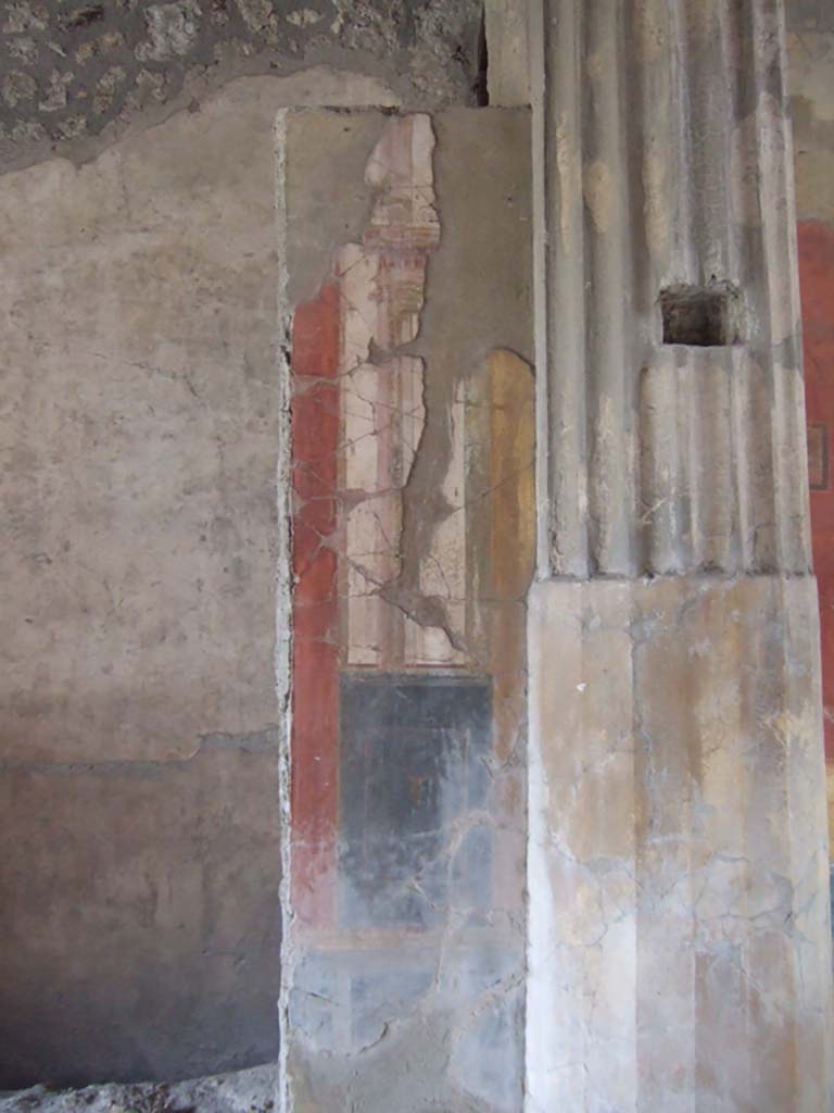 I.10.4 Pompeii. September 2015. Room 8, west wall of tablinum at north end.