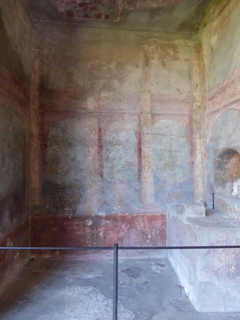 I.10.4 Pompeii. September 2021. Alcove 25, looking towards south wall Photo courtesy of Klaus Heese.