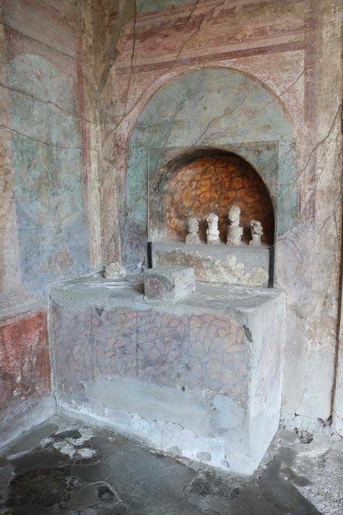 I.10.4 Pompeii. April 2022. 
Alcove 25, looking towards altar to household gods against west wall. Photo courtesy of Johannes Eber.
