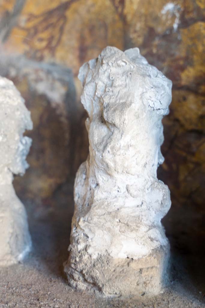 I.10.4 Pompeii. April 2022. 
Alcove 25, lararium or domestic shrine, plaster casts of the original wooden ancestor images.Photo courtesy of Johannes Eber.

