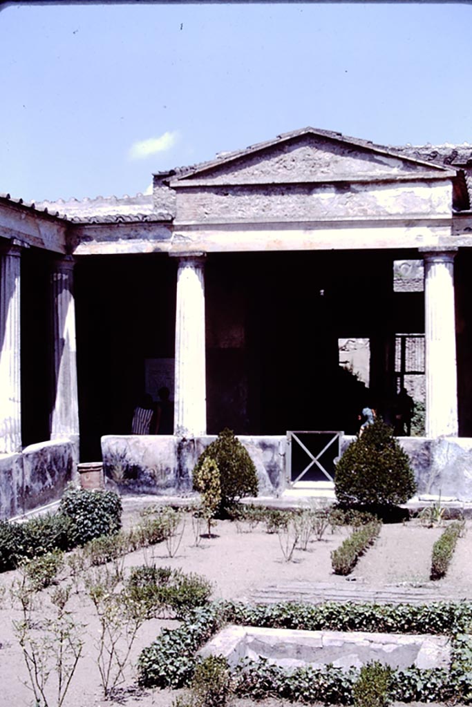 I.10.4 Pompeii. 1966. 
North-west corner and north side of peristyle garden. Photo by Stanley A. Jashemski.
Source: The Wilhelmina and Stanley A. Jashemski archive in the University of Maryland Library, Special Collections (See collection page) and made available under the Creative Commons Attribution-Non-Commercial License v.4. See Licence and use details.
J66f0462
