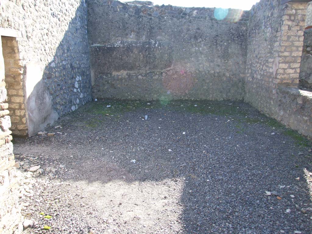 I.11.8 Pompeii. December 2006. Triclinium/exedra, looking south. The window on the right overlooks the garden.