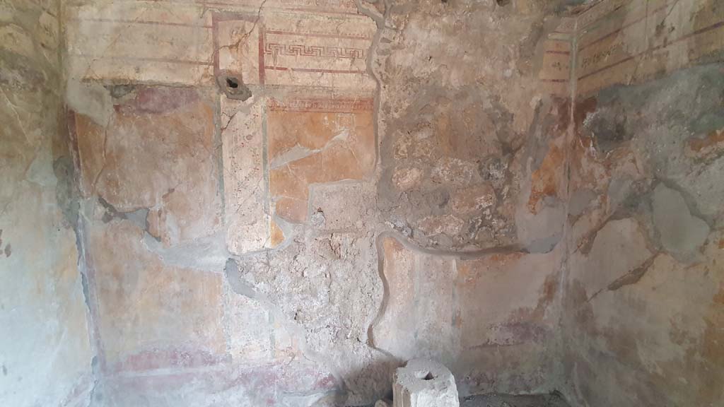 I.11.11 Pompeii. December 2018. 
Looking towards north wall of room on north side of thermopolium, with window in east wall. Photo courtesy of Aude Durand.
