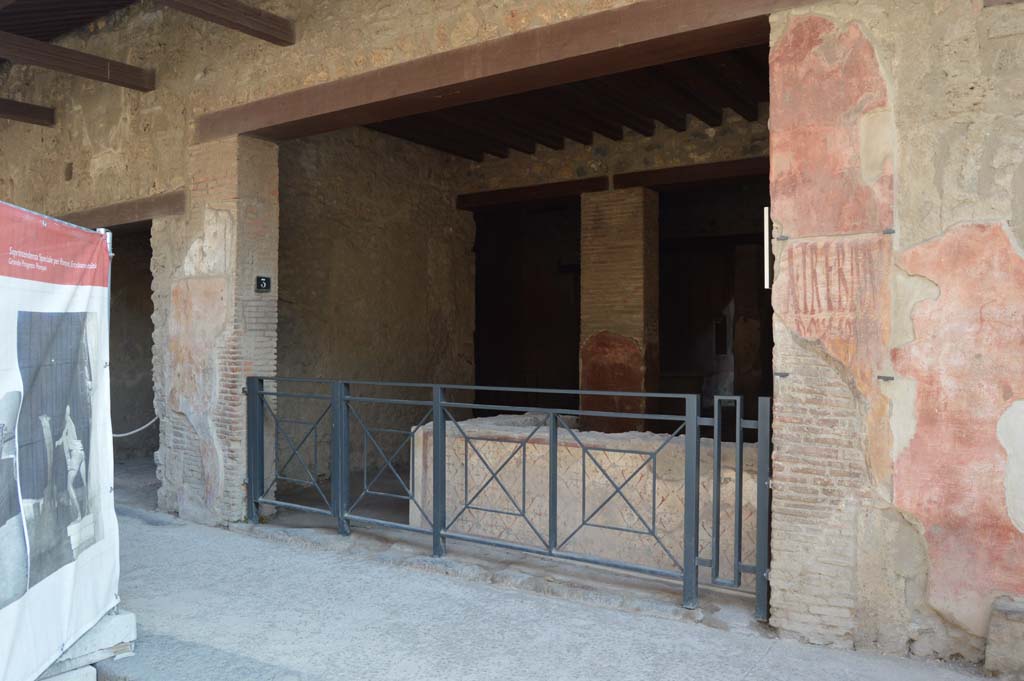 I.12.3 Pompeii. October 2017. Entrance doorway.
Foto Taylor Lauritsen, ERC Grant 681269 DÉCOR.

