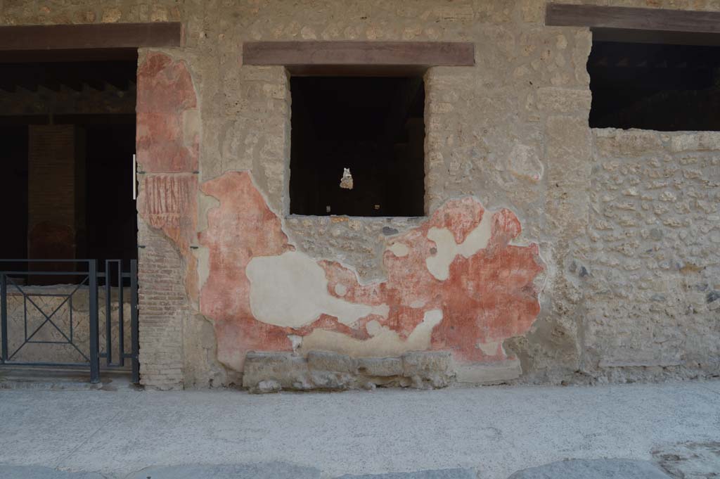 I.12.3 Pompeii. October 2017. Graffiti and painted plaster on wall to west of doorway.
Foto Taylor Lauritsen, ERC Grant 681269 DÉCOR.
