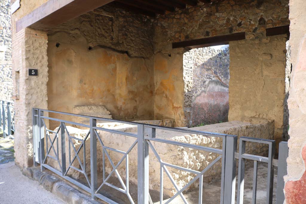 I.12.5 Pompeii. December 2018. Looking south-east across bar-room, from entrance doorway. Photo courtesy of Aude Durand.