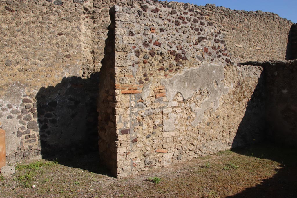 I.12.8 Pompeii. October 2022. Room 7, looking south-east towards doorway to room 8, in centre. Photo courtesy of Klaus Heese.