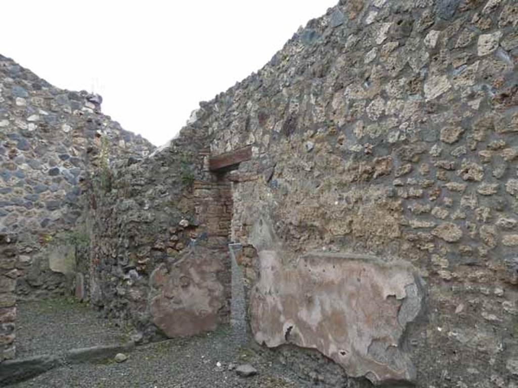 I.13.5 Pompeii. May 2010. West wall, with doorway to entrance corridor of I.13.4.

