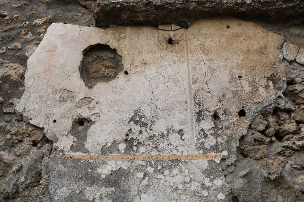 I.14.5 Pompeii. December 2018. Detail of wall with painted decoration. Photo courtesy of Aude Durand.