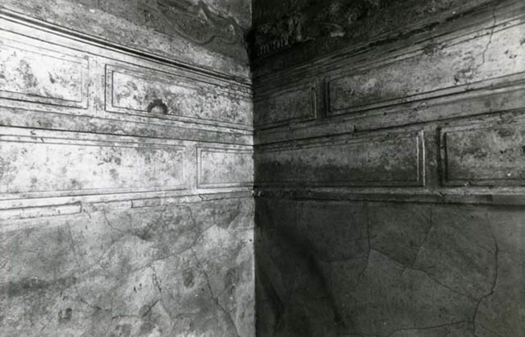 I.15.3 Pompeii. 1980. Room 6. House of Ship Europa, cubiculum with rosettes, NE corner.  
Photo courtesy of Anne Laidlaw.
American Academy in Rome, Photographic Archive. Laidlaw collection _P_80_4_35.


