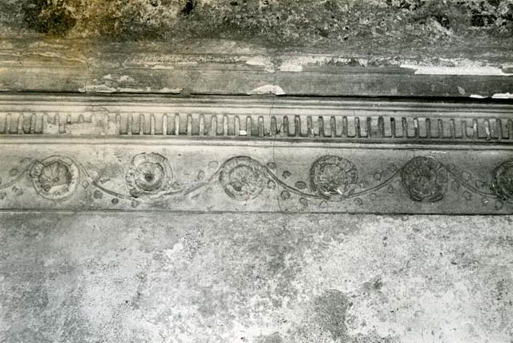 I.15.3 Pompeii. 1972. Room 6. House of Ship Europa, W cubiculum, right E wall, details of rosettes (north end).  Photo courtesy of Anne Laidlaw.
American Academy in Rome, Photographic Archive. Laidlaw collection _P_72_17_16.

