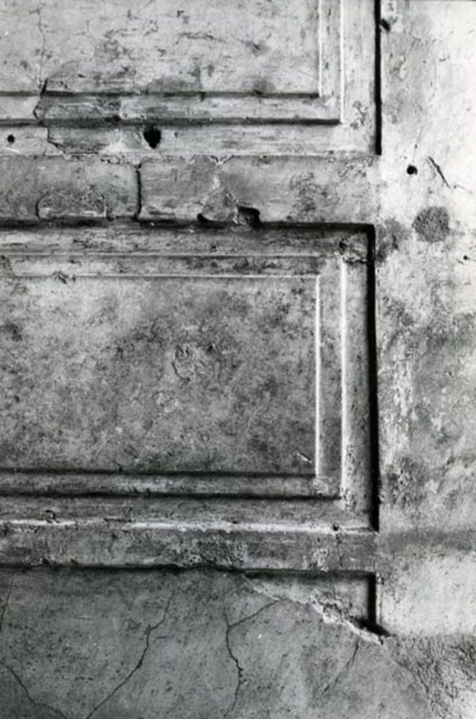 I.15.3 Pompeii. 1975. Room 6. House of Ship Europa, W cubiculum, right E wall, detail of execution.  Photo courtesy of Anne Laidlaw.
American Academy in Rome, Photographic Archive. Laidlaw collection _P_75_2_30.
