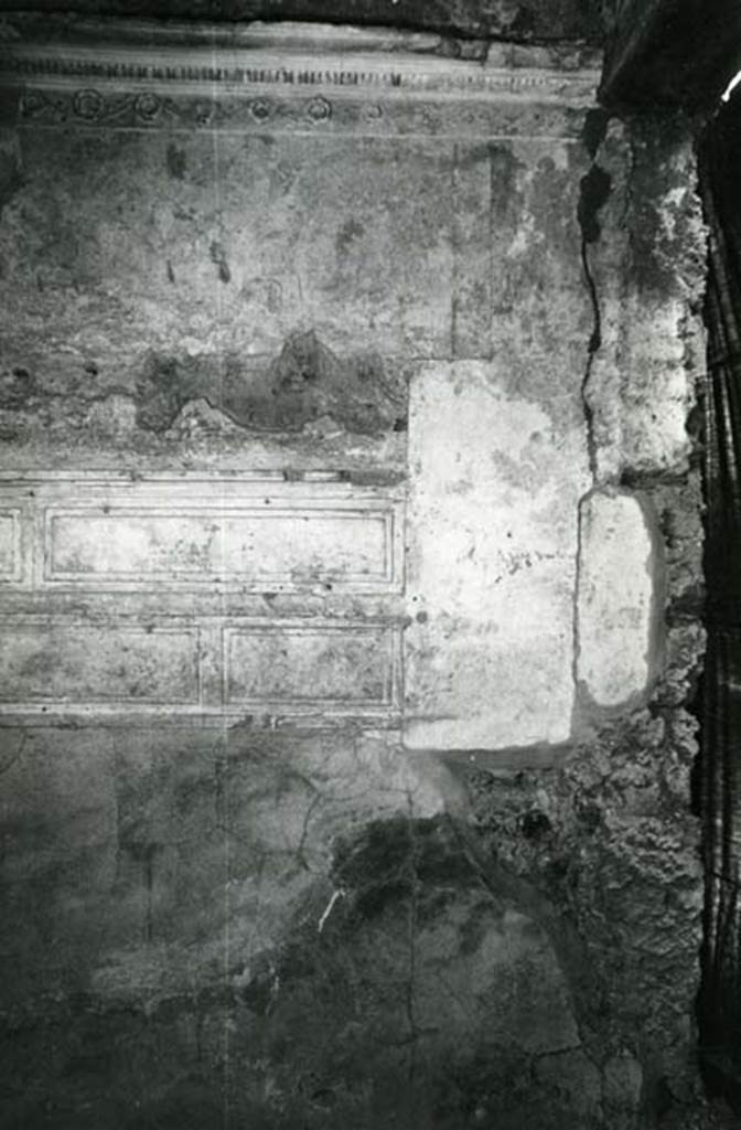 I.15.3 Pompeii. 1972. Room 6. House of Ship Europa, W cubiculum, right E wall.  Photo courtesy of Anne Laidlaw.
American Academy in Rome, Photographic Archive. Laidlaw collection _P_72_16_25.
