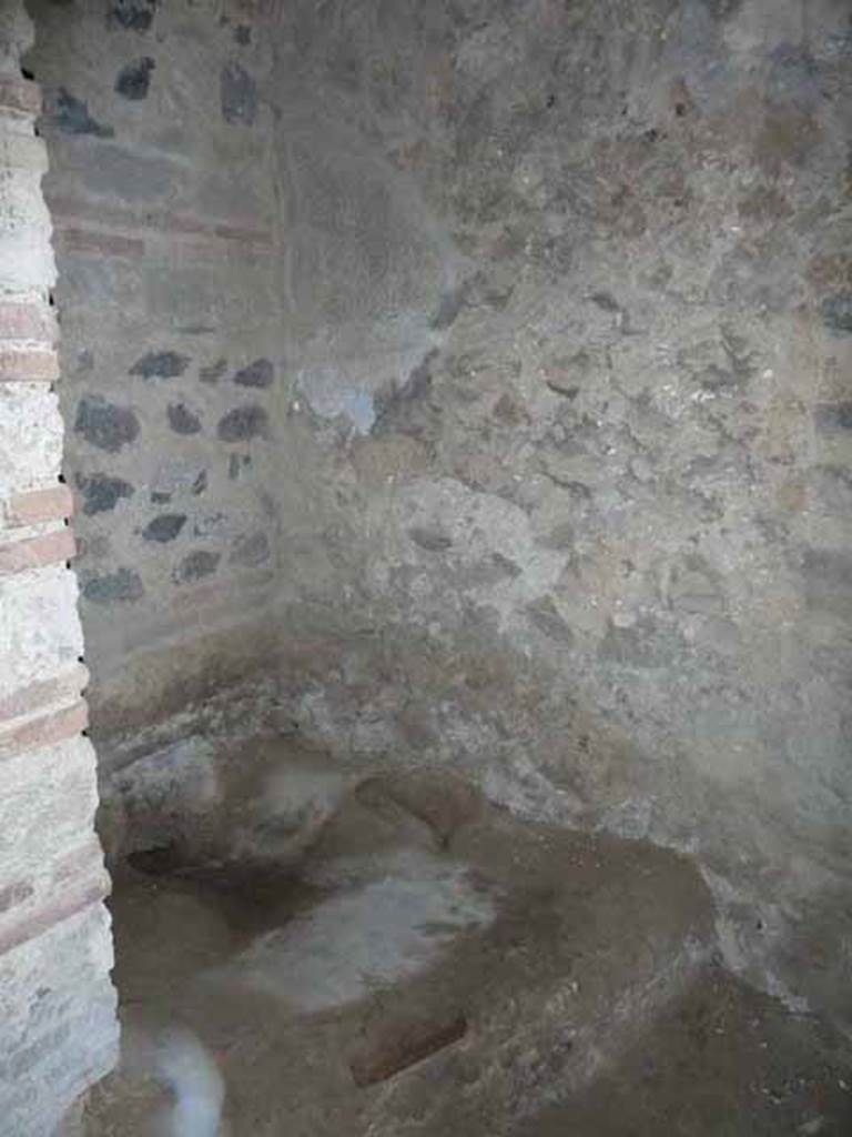 I.15.3 Pompeii. May 2010. Room 9. Latrine.