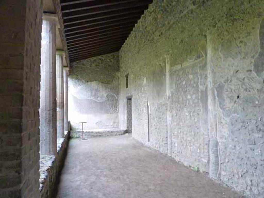 I.15.3 Pompeii. May 2010. Looking east along south portico 10.