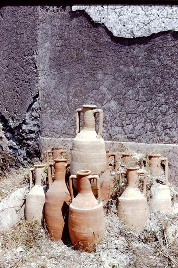 I.15.3 Pompeii. 1972. Amphorae in peristyle 13. Photo by Stanley A. Jashemski. 
Source: The Wilhelmina and Stanley A. Jashemski archive in the University of Maryland Library, Special Collections (See collection page) and made available under the Creative Commons Attribution-Non Commercial License v.4. See Licence and use details. J72f0655
