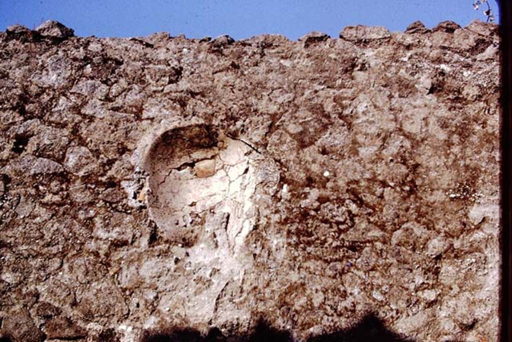 I.15.3 side wall, Pompeii. 1972. Exterior wall on Vicolo della Nave Europa. Photo by Stanley A. Jashemski. 
Source: The Wilhelmina and Stanley A. Jashemski archive in the University of Maryland Library, Special Collections (See collection page) and made available under the Creative Commons Attribution-Non Commercial License v.4. See Licence and use details. J72f0376
