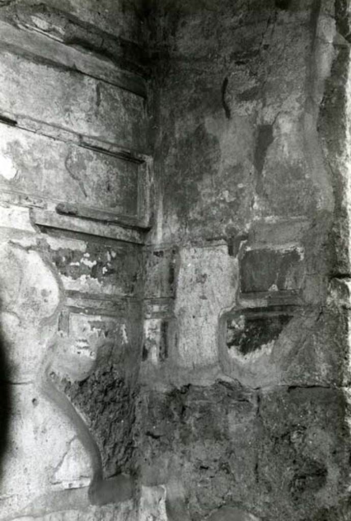 I.15.3 Pompeii. 1972. Room 5. House of Ship Europa, Fauces, entrance N wall, NW corner.  
Photo courtesy of Anne Laidlaw.
American Academy in Rome, Photographic Archive. Laidlaw collection _P_72_17_33.

