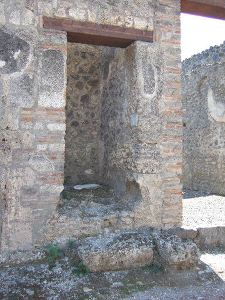 I.16.1 Pompeii. September 2005. Entrance doorway.