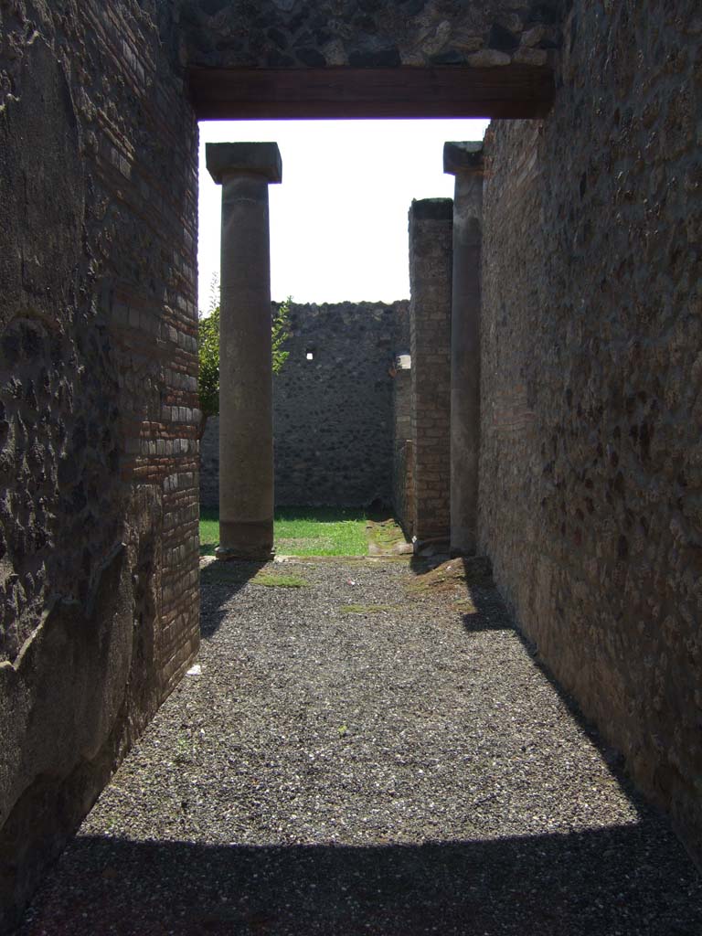 I.16.2 Pompeii. September 2005. Looking south along entrance corridor.