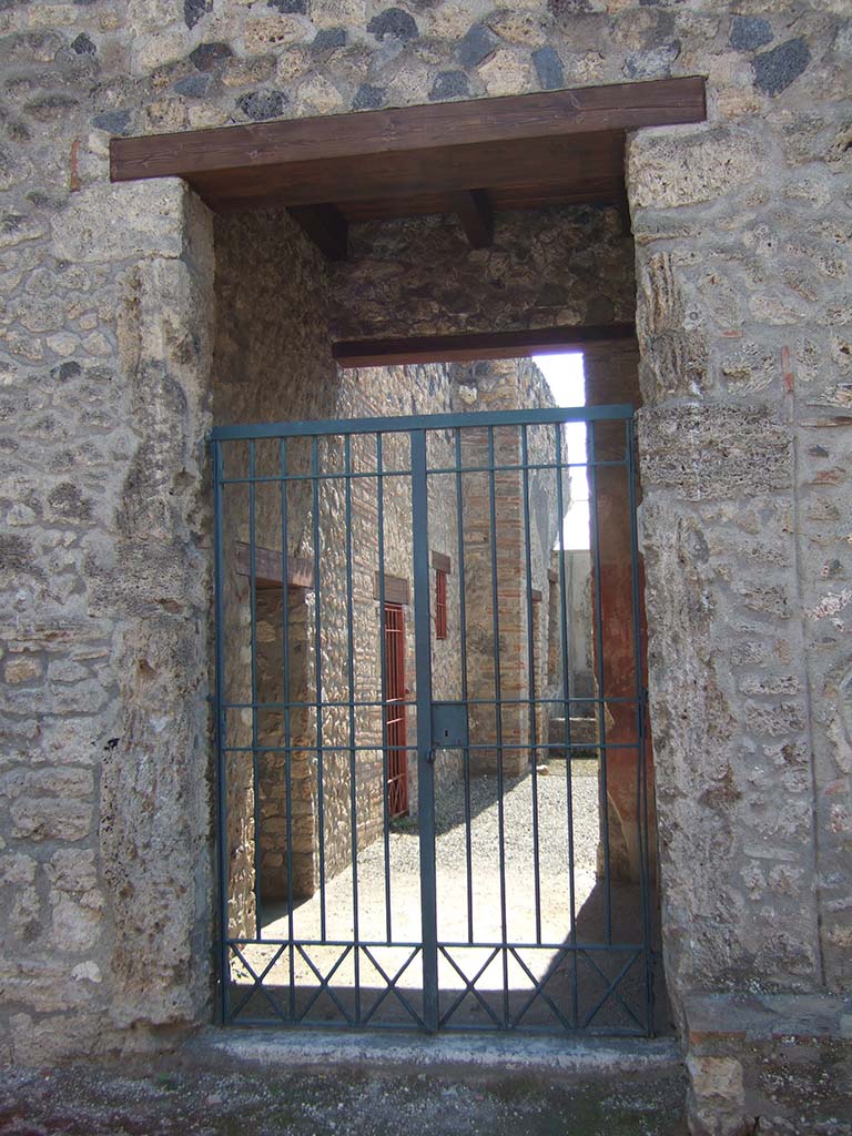 I.16.3 Pompeii. September 2005. Entrance on Via di Castricio.