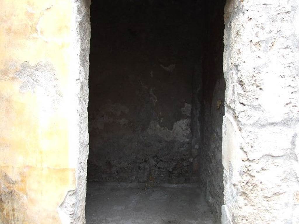I.16.3 Pompeii. December 2006. Doorway to cubiculum on west side of entrance corridor.