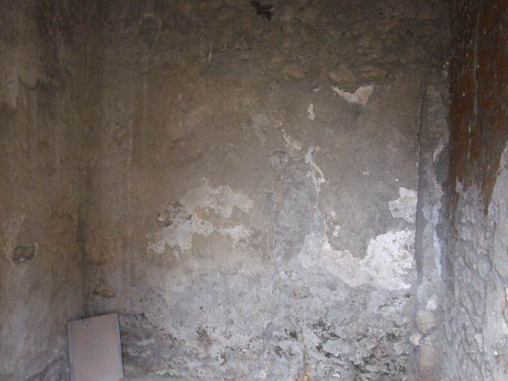 I.16.3 Pompeii. December 2006. Looking north into cubiculum, on west side of corridor in north-west corner of atrium.