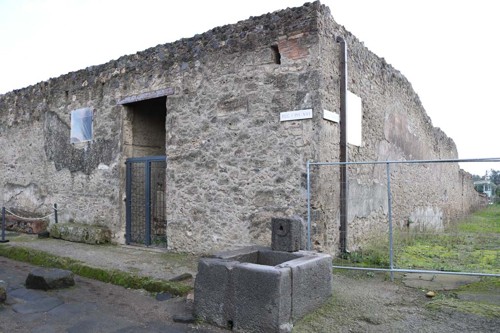 I.16.4 Pompeii. December 2018. 
Looking south-east towards entrance doorway on Via di Castricio. 
On the right is an unnamed vicolo, leading from Via dell’Abbondanza between I.11 and I.9. Photo courtesy of Aude Durand.
