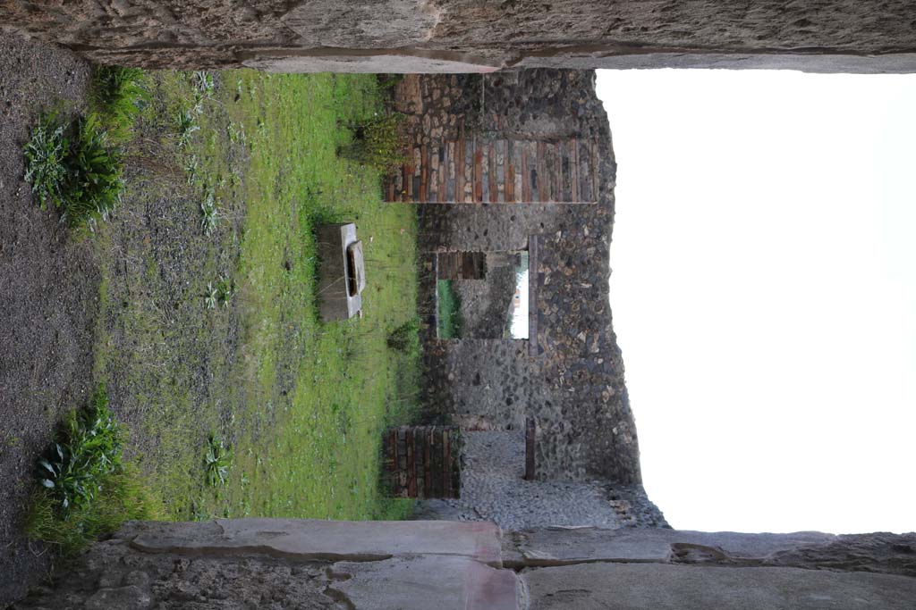 I.16.4 Pompeii. December 2018. 
Looking south across atrium, from entrance corridor. Photo courtesy of Aude Durand.
