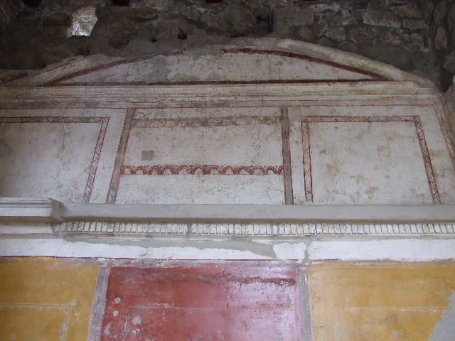 I.16.4 Pompeii. December 2006. Detail of wall painting and cornice from upper north wall of cubiculum.