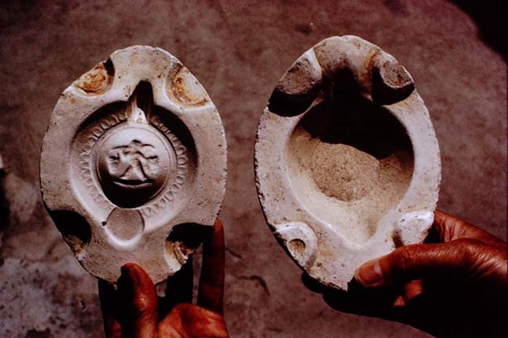 I.20.3 Pompeii. 1972. Interior of the mould that would have made the lamp with the small cupid. Photo by Stanley A. Jashemski. 
Source: The Wilhelmina and Stanley A. Jashemski archive in the University of Maryland Library, Special Collections (See collection page) and made available under the Creative Commons Attribution-Non Commercial License v.4. See Licence and use details. J72f0118
