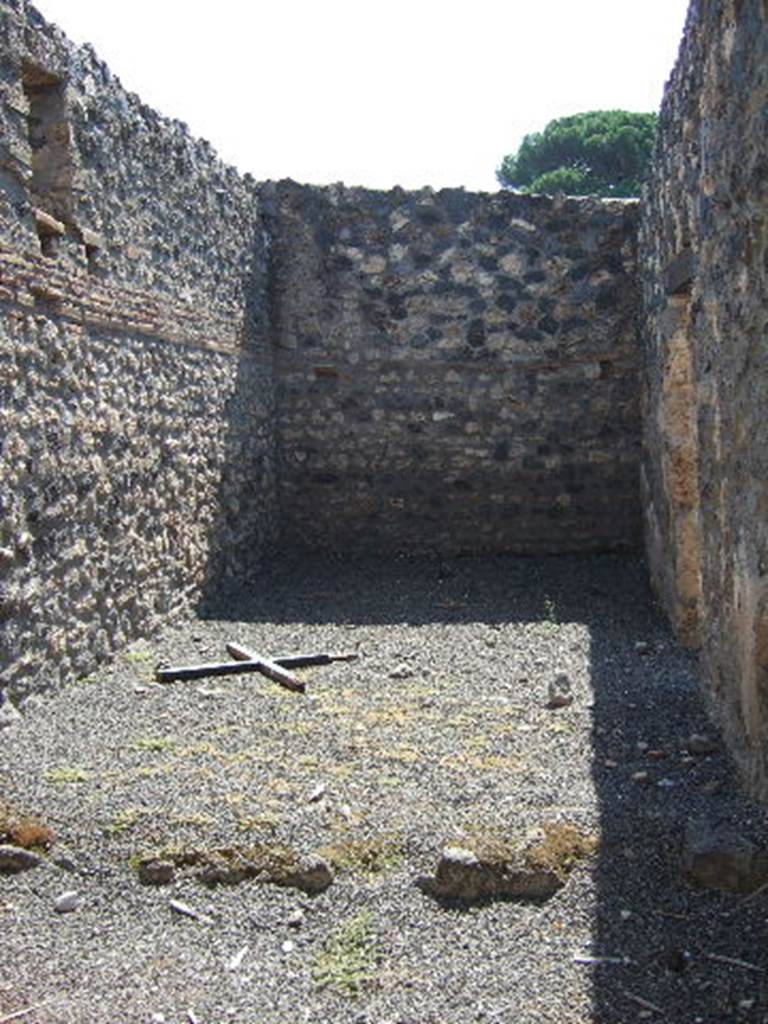 I.21.5 Pompeii. September 2005. Looking south across storeroom.