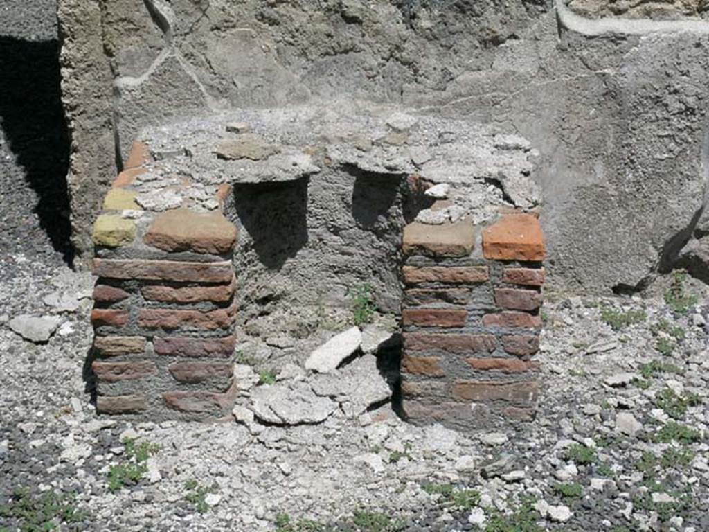 I.21.5 Pompeii. June 2005. Detail of feature on north side of atrium. Photo courtesy of Nicolas Monteix.