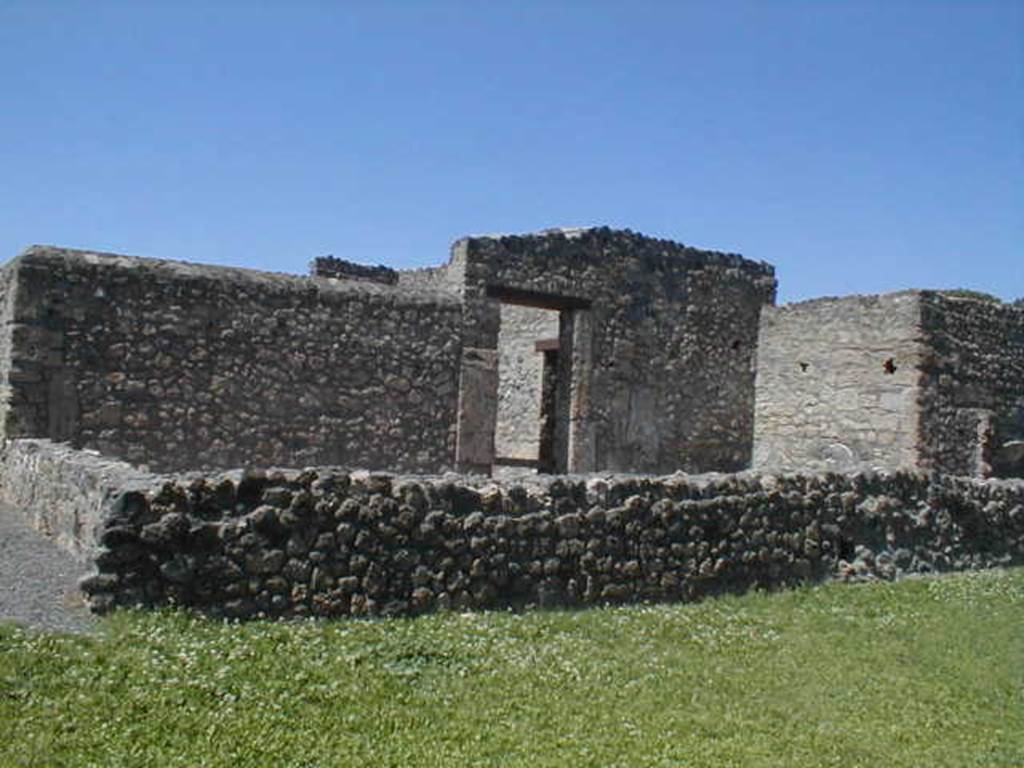 I.21.2 Pompeii. May 2005. Looking north-east from Fugitives Garden, towards doorway leading to atrium.