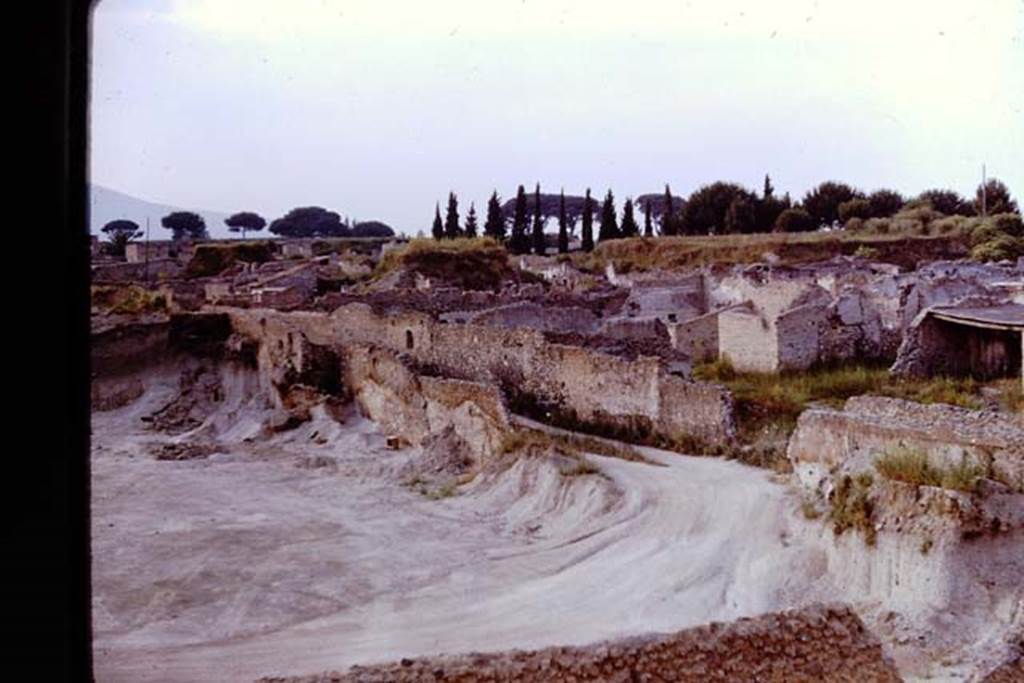 I.21.6 Pompeii. 1961. Looking north-east from the still-being excavated I.21.6 towards I.20.1, right of centre. Photo by Stanley A. Jashemski.
Source: The Wilhelmina and Stanley A. Jashemski archive in the University of Maryland Library, Special Collections (See collection page) and made available under the Creative Commons Attribution-Non Commercial License v.4. See Licence and use details.
J61f0738
