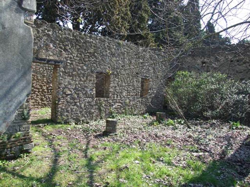 II.1.12 Pompeii.  March 2009.  East side of peristyle garden.