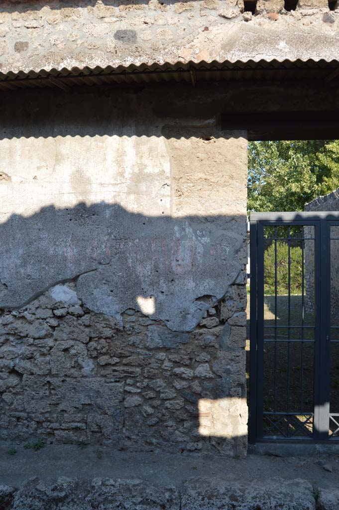 II.1.12 Pompeii. October 2017. Looking towards north side of entrance doorway.
Foto Taylor Lauritsen, ERC Grant 681269 DCOR.
