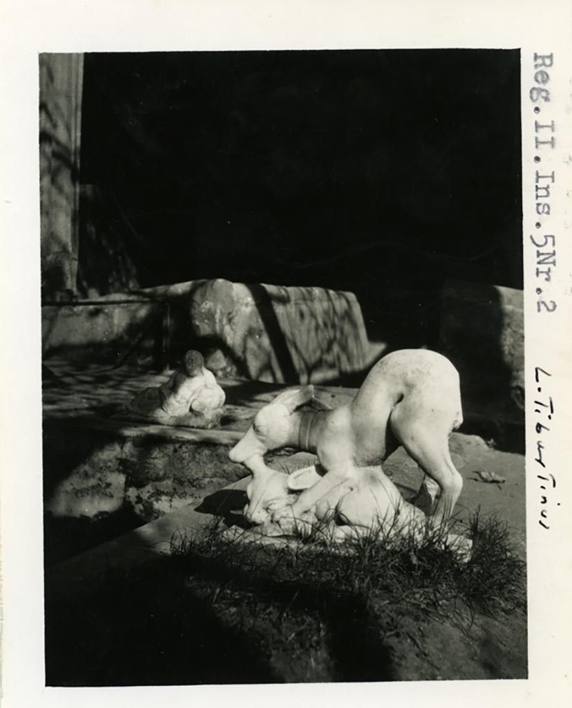 II.2.2 Pompeii. Pre-1937-39. Room “i”, statuettes on sides of upper euripus.
Photo courtesy of American Academy in Rome, Photographic Archive. Warsher collection no. 004.
