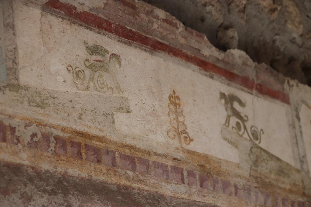 II.3.3 Pompeii. October 2023. Room 10, detail from centre of upper east wall. Photo courtesy of Klaus Heese