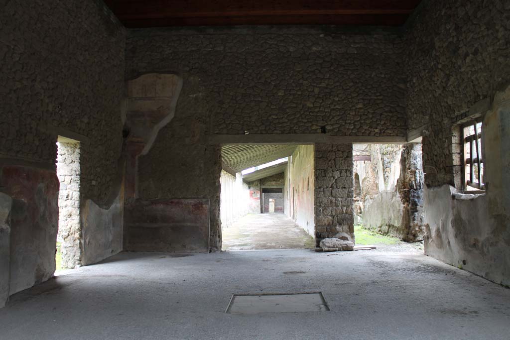 II.4.3. Pompeii. March 2014. Looking towards south side of atrium. 
Foto Annette Haug, ERC Grant 681269 DÉCOR.
