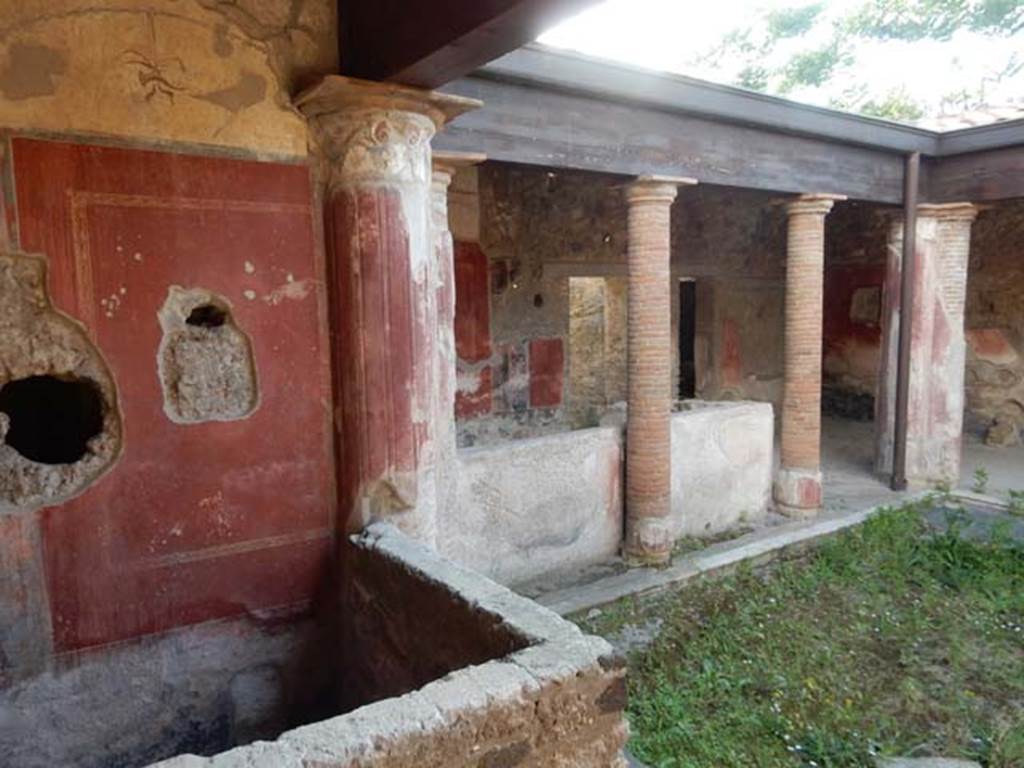 II.4.6 Pompeii. May 2017. West side of portico. Photo courtesy of Buzz Ferebee.