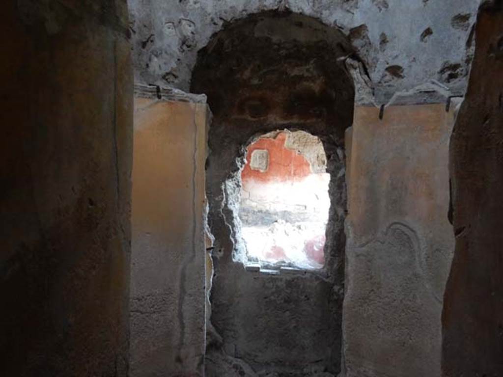 II.4.6 Pompeii. May 2016. Small window to caldarium. Photo courtesy of Buzz Ferebee.

