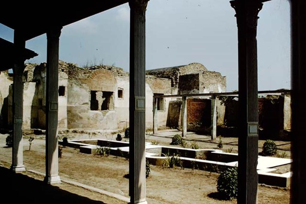 II.4.6 Pompeii. April 2019. Detail of column on west portico. Photo courtesy of Rick Bauer.