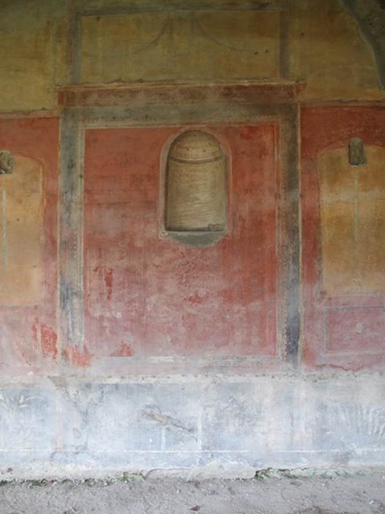 II.4.6 Pompeii. December 2006.   Wall decoration in portico