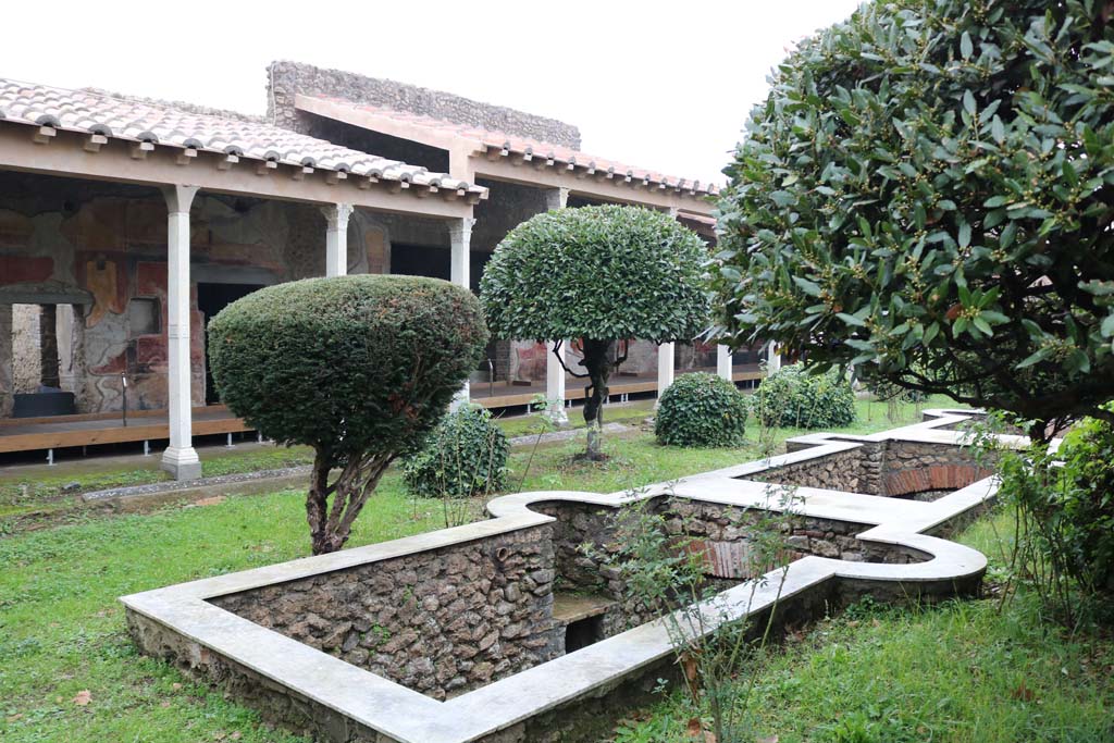 II.4.6 Pompeii. December 2018. Looking north-west across water feature towards west portico. Photo courtesy of Aude Durand.

