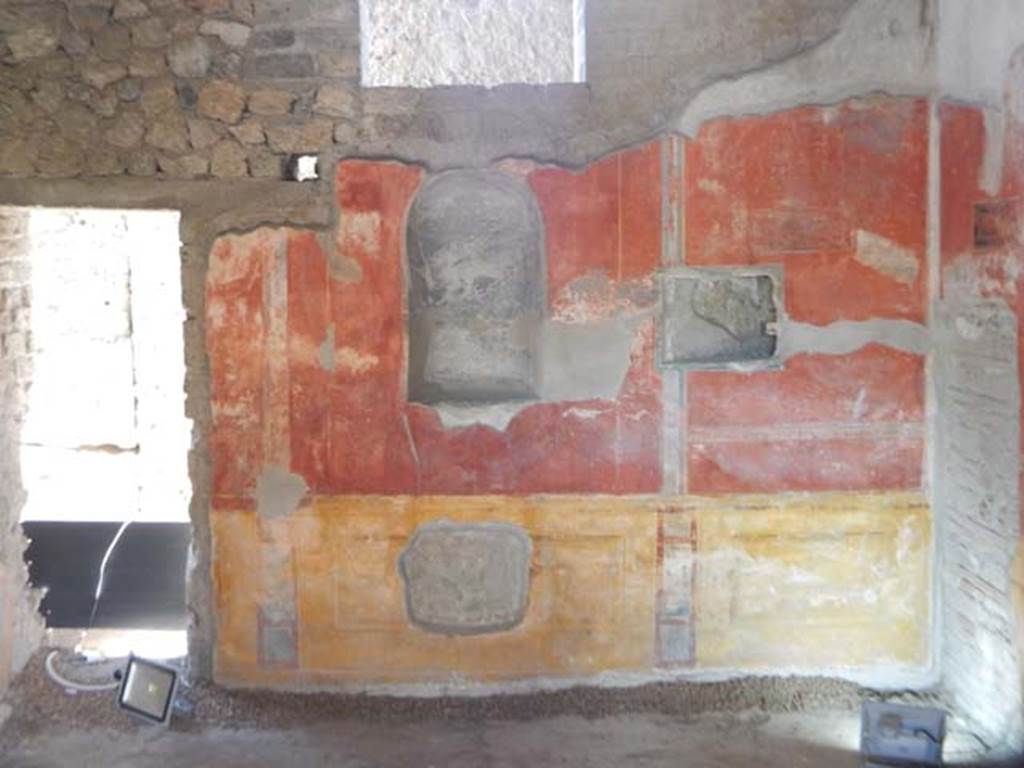 II.4.6 Pompeii. May 2016. Looking towards west wall of room at south end of portico.
Photo courtesy of Buzz Ferebee.
