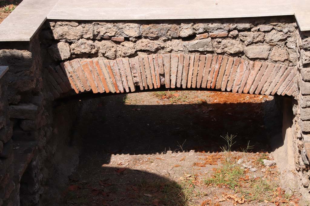 II.4.6 Pompeii. September 2019. Detail from euripus, or water feature, looking north. Photo courtesy of Klaus Heese. 
