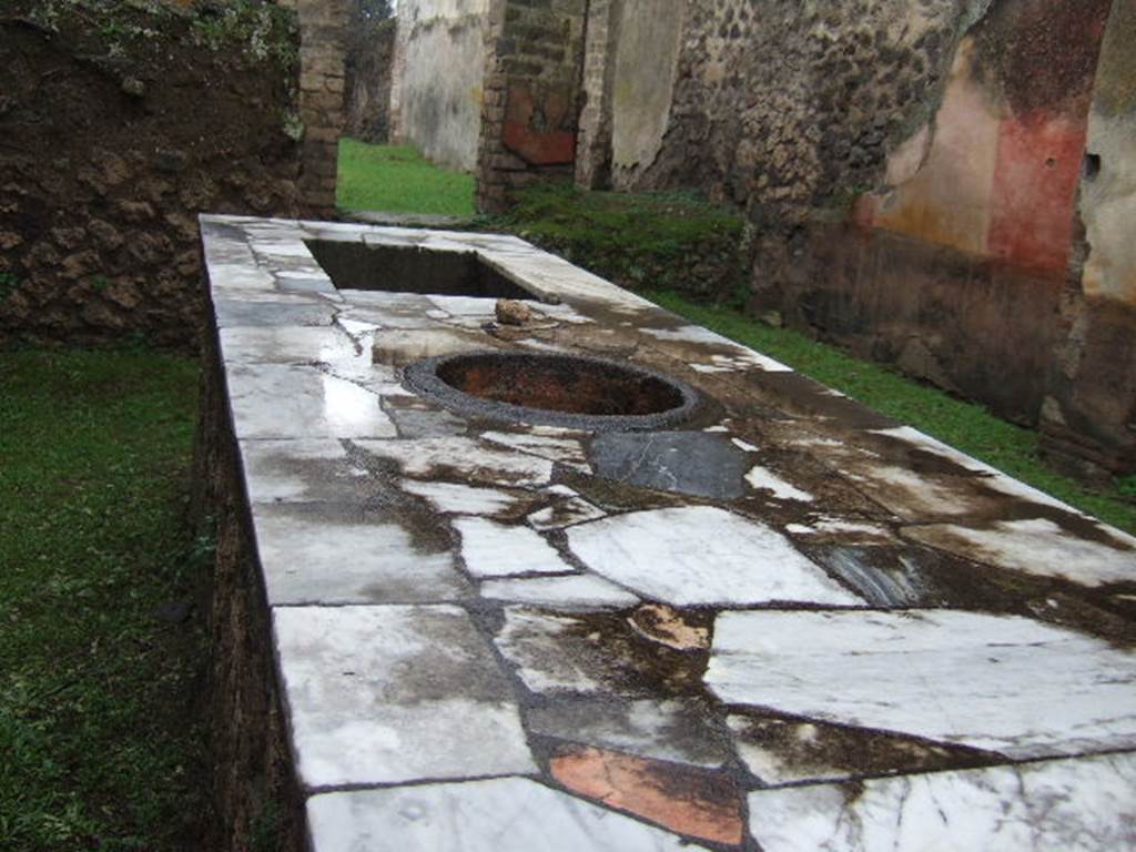 II.4.7 Pompeii. December 2005. Looking south along Counter. 