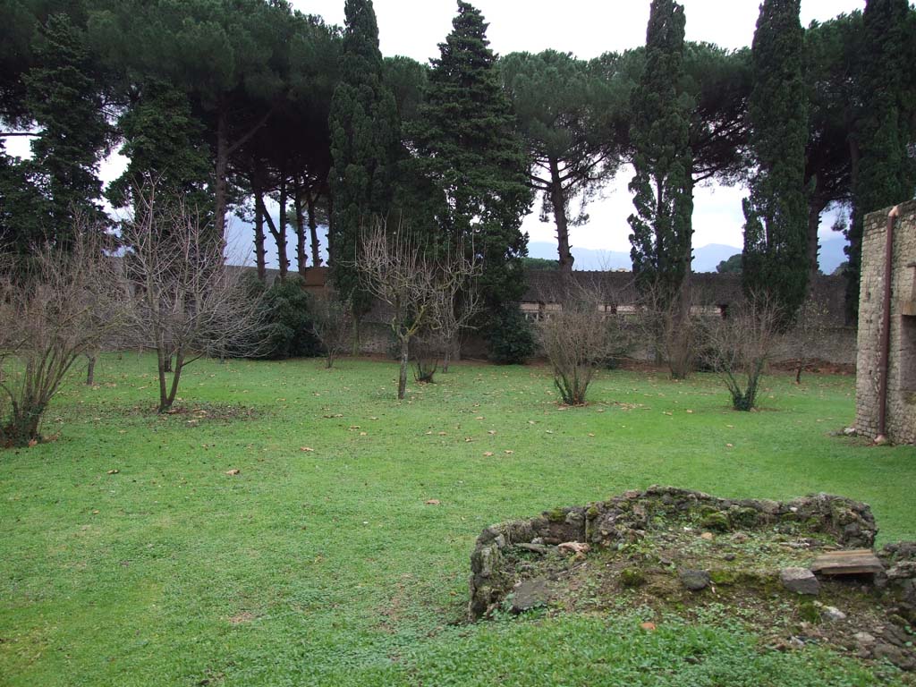 II.4.10/6 Pompeii. December 2006. Looking south across garden.
According to Jashemski, the remains, on the right, may have been one of the water-basins.
This was shown on the plan made at the time of excavation. 
See Jashemski, W. F., 1993. The Gardens of Pompeii, Volume II: Appendices. New York: Caratzas. (p.88).

